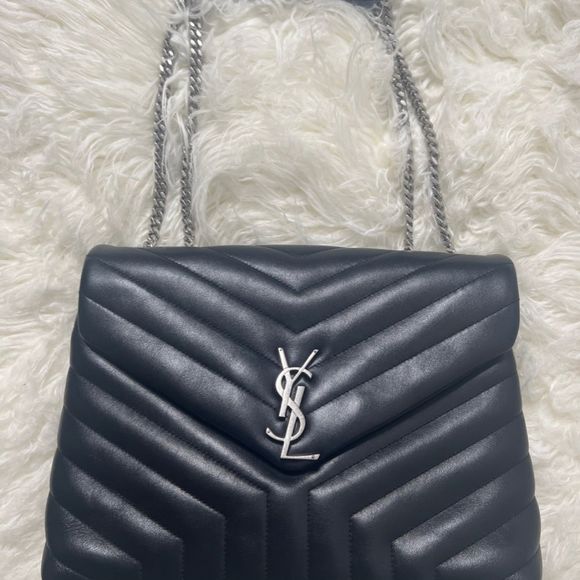 Saint Laurent ENVELOPE BAG WITH ICONIC CHEVRON QUILT OVERSTITCHING. - Picture 1 of 8